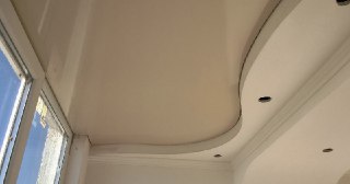 Натяжной потолок на балкон Чебаркуль, цена 6146 руб.